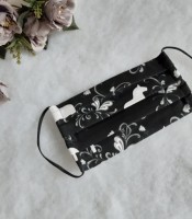 ULIZE Handmade Melnbalta ar zirgiem un puķēm Face mask