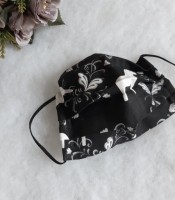 ULIZE Handmade Melnbalta ar zirgiem un puķēm Face mask